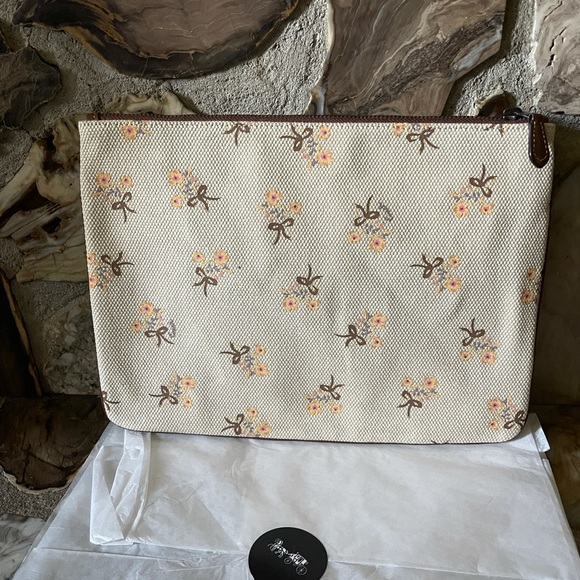 COACH Large Wristlet 30 Vandal Gummy - Picture 4 of 6